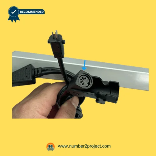 eMoMo 3MTR 3MR157-203E actuator connector port close up recliner motor cable socket 5 pin connection hand control interface Number2project